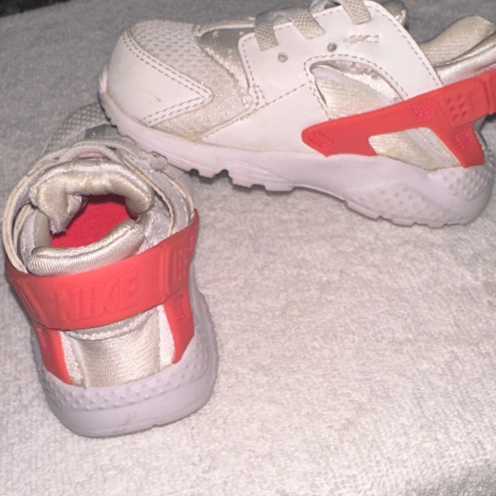 Nike Kids Sneakers - Cream and Orange